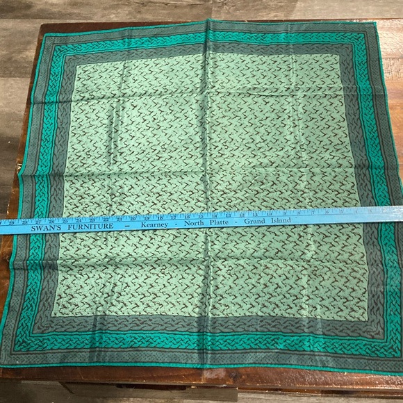 beautiful vintage Vera silk blend scarf greens - Picture 8 of 9